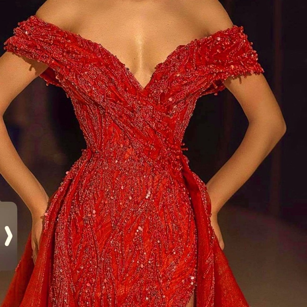 I have this dress really heavy size 16 it comes 2 pieces